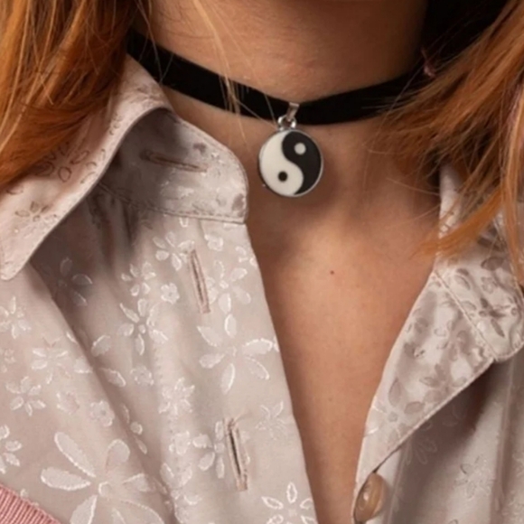 Yin Yang Black and White Necklace - Picture 1 of 2